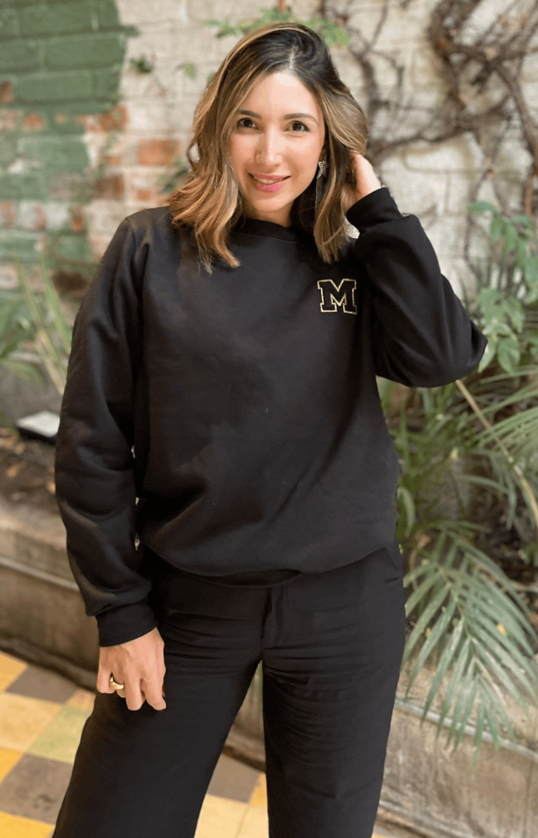 Black cotton sweatshirt with round neck and appliqué M Magnifica