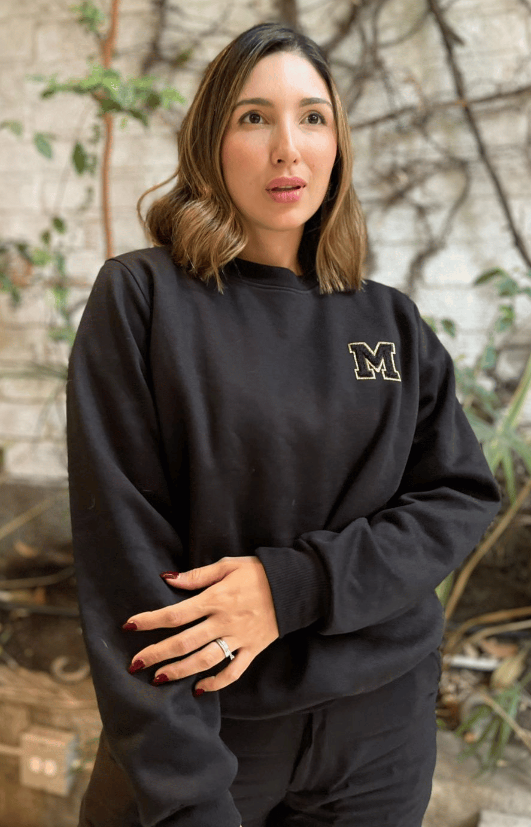 Black cotton sweatshirt with round neck and appliqué M Magnifica